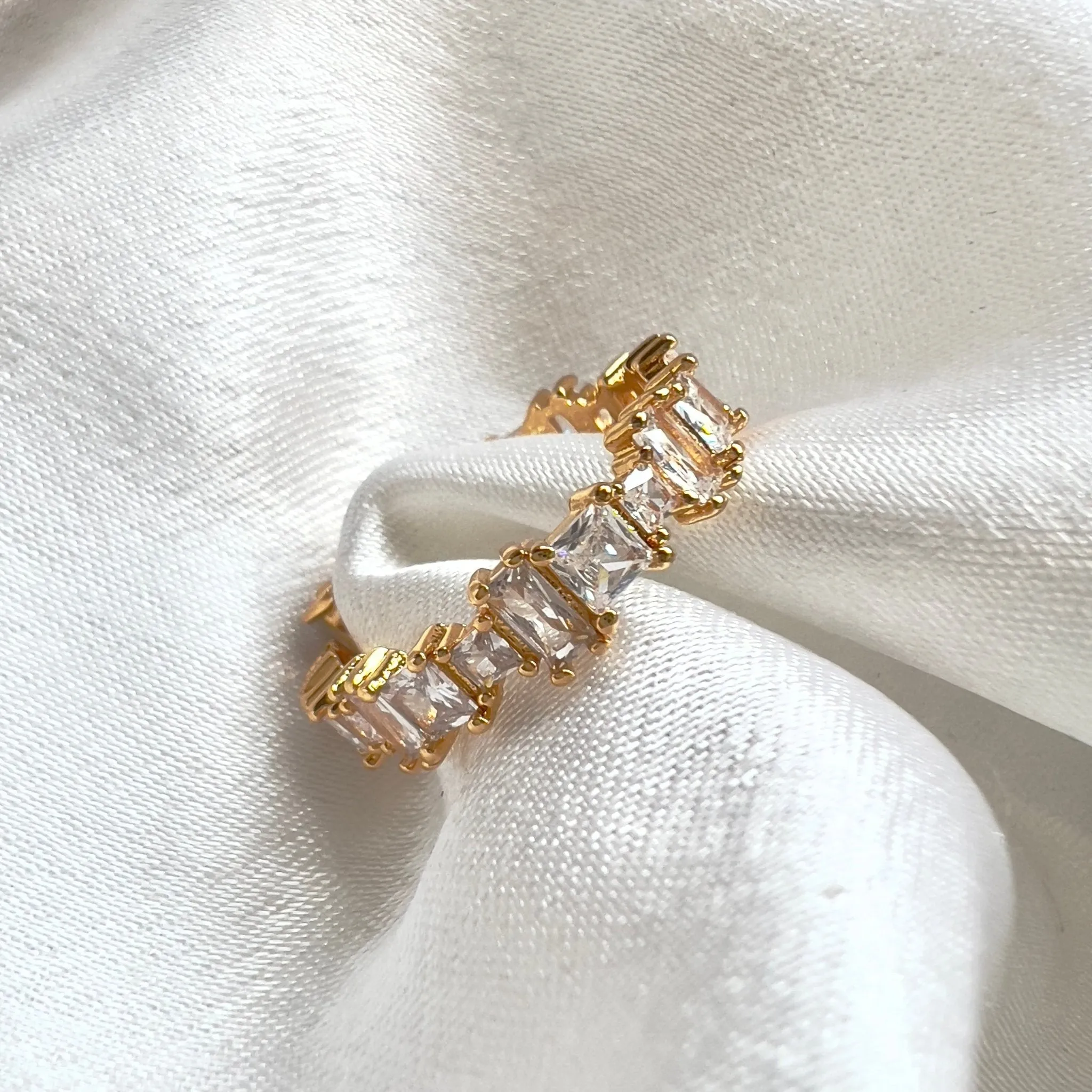 Dilan White ring